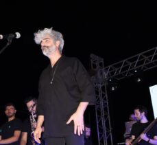 Manuş Baba, Hatay'da hayranlarına konser verdi