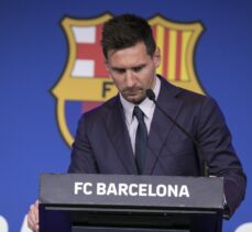 Messi, Barcelona'ya gözyaşlarıyla veda etti
