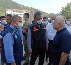 Milli Eğitim Bakanı Özer, sel felaketinin yaşandığı Sinop'un Ayancık ilçesinde incelemede bulundu