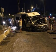 Muğla'da üç aracın karıştığı zincirleme trafik kazasında 10 kişi yaralandı