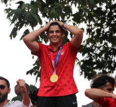 Olimpiyat şampiyonu Busenaz Sürmeneli, memleketi Trabzon'da coşkuyla karşılandı