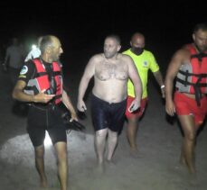 Sakarya'da 8 saat kaldığı denizde gücü tükendiği için karaya çıkamayan kişi kurtarıldı