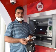 Şanlıurfa'da güvenlik görevlisi ATM'de bulduğu parayı sahibine ulaştırdı