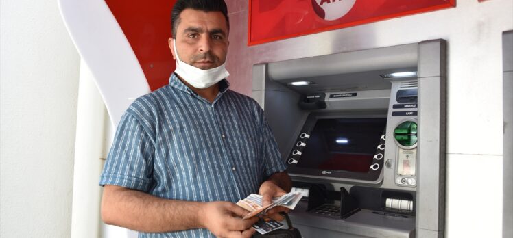 Şanlıurfa'da güvenlik görevlisi ATM'de bulduğu parayı sahibine ulaştırdı