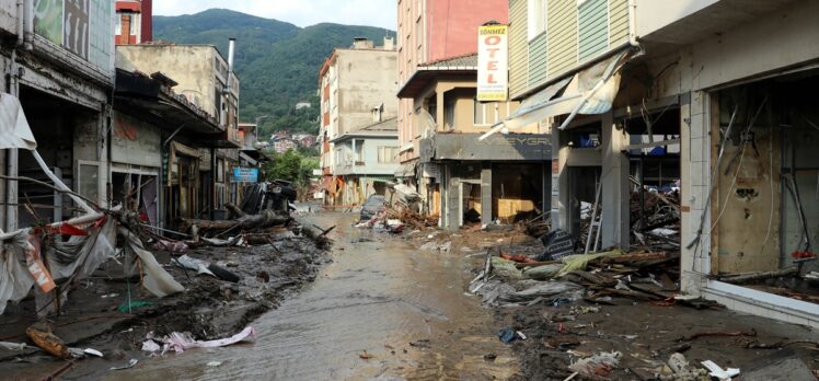 Sel felaketinin yaşandığı Bozkurt ilçesinde arama kurtarma çalışması devam ediyor