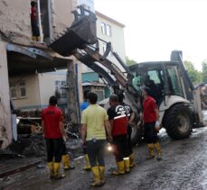 Sel felaketinin yaşandığı Bozkurt'ta arama kurtarma ve temizlik çalışmaları devam ediyor