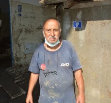 Sel yaşanan Kastamonu'da vatandaşlar, evlerini temizleyen askerlere minnettar