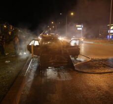 Sivas'ta seyir halindeki otomobil yandı