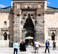 Sivas'taki ecdat yadigarı tarihi yapılar turist çekiyor