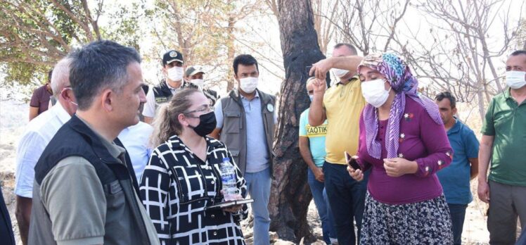 Tarım ve Orman Bakanı Pakdemirli, Manavgat'ta yangından zarar gören mahalleleri ziyaret etti:
