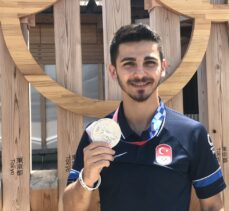 Tokyo 2020'de gümüş madalya kazanan milli karateci Eray Şamdan, hayalini gerçeğe dönüştürdü: