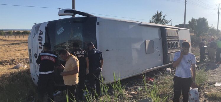 Uşak'ta yolcu otobüsünün devrilmesi sonucu ilk belirlemelere göre 30 kişi yaralandı