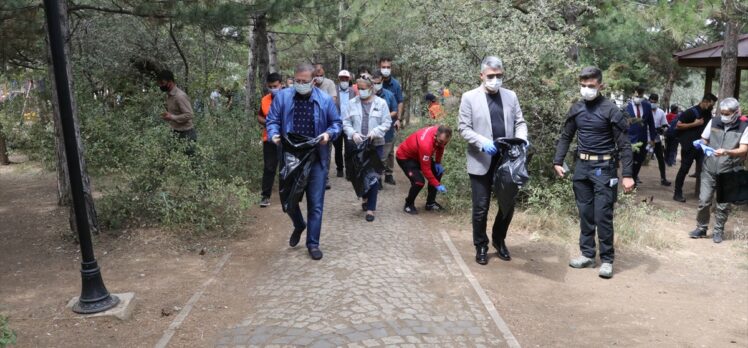 Yozgat Valisi Polat ve protokol üyeleri Çamlık Milli Parkı'nda temizlik çalışması yaptı