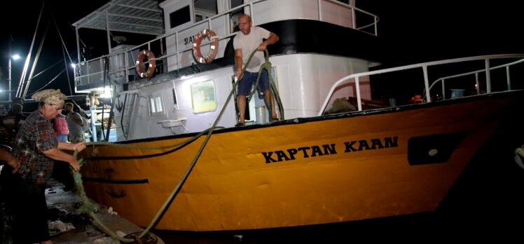 Adanalı balıkçılar av yasağının kalkmasıyla denize açıldı