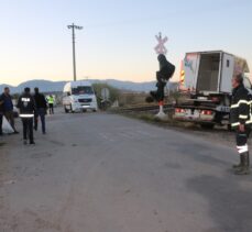 Afyonkarahisar'da yük treninin kamyonete çarptığı kazada 1 kişi yaralandı