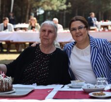 Aile ve Sosyal Hizmetler Bakanı Yanık, Sultangazi'de huzurevi sakinleriyle bir araya geldi: