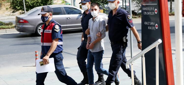 Antalya'da bir kişinin yaralandığı silahlı kavga güvenlik kamerasına yansıdı