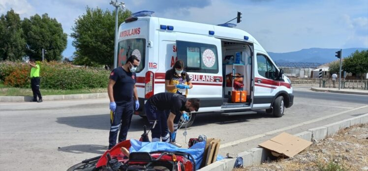 Antalya'da otomobil ile motosikletin çarpıştığı kazada bir kişi yaşamını yitirdi