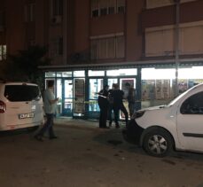 Antalya'da silah tehdidiyle marketten para çalan şüpheli aranıyor