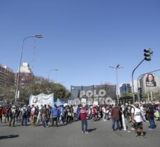 Arjantin'de binlerce kişi istihdam ve sosyal yardım talebiyle yürüdü