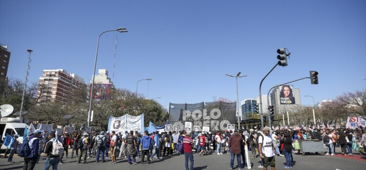 Arjantin'de binlerce kişi istihdam ve sosyal yardım talebiyle yürüdü