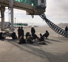 BAE, Afganistan'a gıda ve ilaç taşıyan yardım uçağı gönderdi