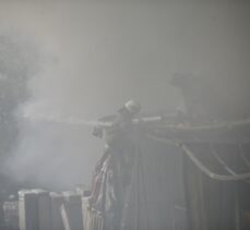 GÜNCELLEME – Bahçelievler'de yatak ve baza imalathanesinde çıkan yangın söndürüldü