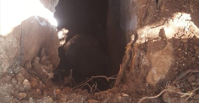 Bahçesinde foseptik çukuru kazarken Orta Çağ'a ait tünel buldu