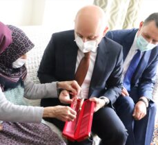 Bakan Karaismailoğlu, Kızılcahamam'da şehit ailesini ziyaret etti