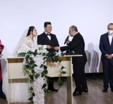 Bakan Varank, Kocaeli'de darbedilen basın mensubunun nikah şahitliğini yaptı