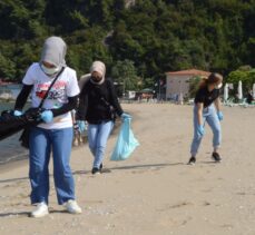 Kocaeli ve Bartın'da gönüllüler sahilleri temizledi