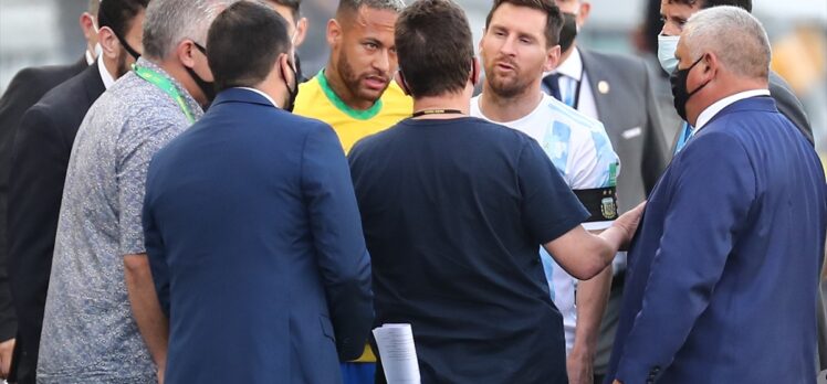 Brezilya-Arjantin maçı, Brezilya Sağlık Kurulu yetkililerinin sahaya müdahalesi nedeniyle durdu