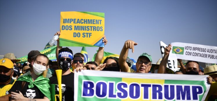 Brezilya'da Devlet Başkanı Bolsonaro destekçileri, polis barikatını aşarak AVM'ye girdi