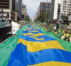 Brezilya'da yoğun katılımla Devlet Başkanı Bolsonaro yanlısı ve karşıtı gösteriler düzenledi