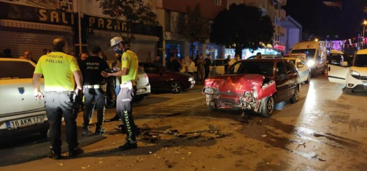 Bursa'da polisin “dur” ihtarına uymayan otomobil sürücüsünün çarptığı kişi yaralandı