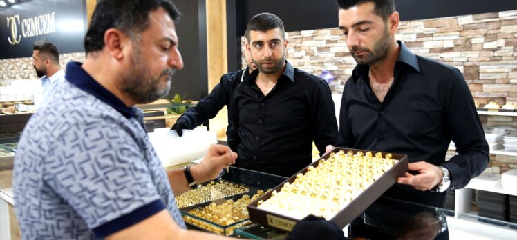 Diyarbakır'da toplam 5 kilogramlık altın kullanılarak tarihi Dört Ayaklı Minare ve elbiseler tasarlandı