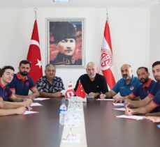 Erkekler Hentbol Süper Ligi ekiplerinden Antalyaspor'da 7 imza birden