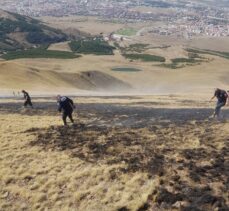 Erzurum'da Palandöken Dağı'ndaki anız yangını ekiplerin müdahalesiyle söndürüldü