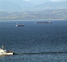 Fırtına uyarısı üzerine yük gemileri Sinop'un doğal limanına demirledi