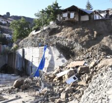 Gümüşhane'de inşaat alanında meydana gelen göçükte bir ev zarar gördü