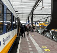 Hollanda'da 1,5 metre sosyal mesafe kuralı kalktı, “korona kartı” uygulaması başladı