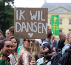Hollanda’da etkinlik ve eğlence sektörünün tekrar açılması için Kovid-19 önlemleri protesto edildi