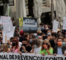 İspanyollar ülkelerinde artış gösteren intihar girişimlerine karşı ilk kez gösteri yaptı