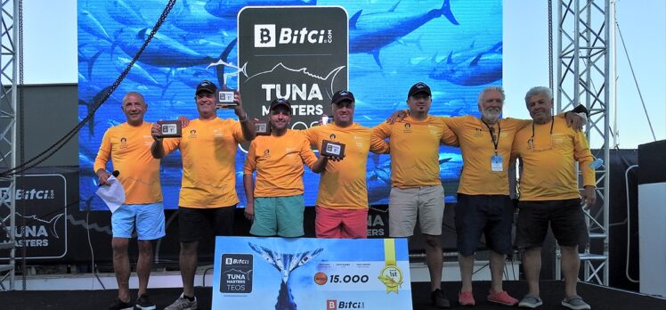 İzmir'de açık deniz balıkçılık turnuvası sona erdi