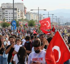 İzmir semalarında heyecan veren kurtuluş gösterisi