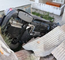 Karabük'te evin bahçesine devrilen otomobilin sürücüsü yaralandı