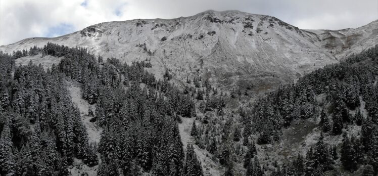 Karla kaplanan “Anadolu'nun yüce dağı” görsel şölen sunuyor
