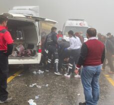 Kastamonu'da tıra arkadan çarpan panelvandaki 5 kişi yaralandı