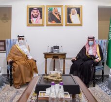 Katar'ın Riyad Büyükelçisi, Suudi Arabistan Dışişleri Bakan Yardımcısı Hureyci'ye güven mektubunu sundu