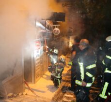 Kayseri'de yan yana 3 dükkan yandı
